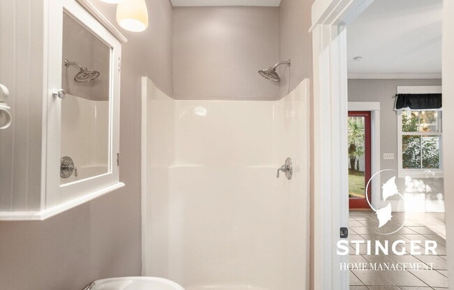 Building Photo - 14 Hayek St