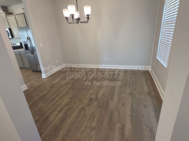 Building Photo - 1415 Black Walnut St