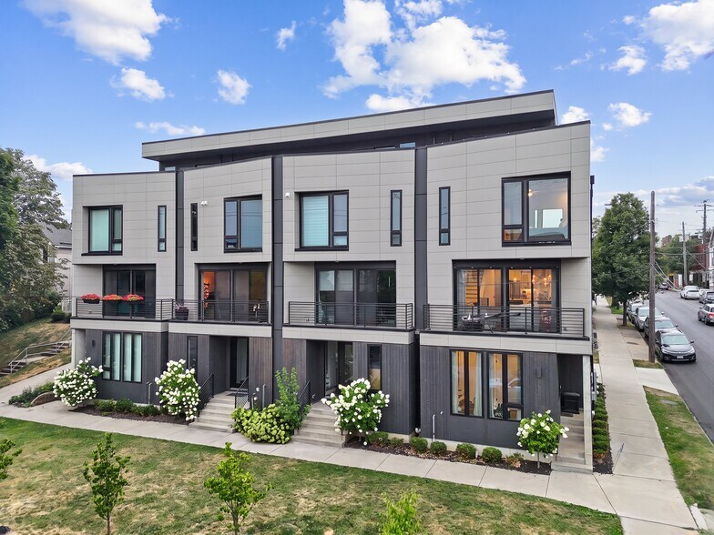 Building Photo - 2200 W 7th St