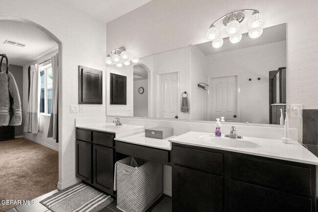Building Photo - 2225 Glitter Point