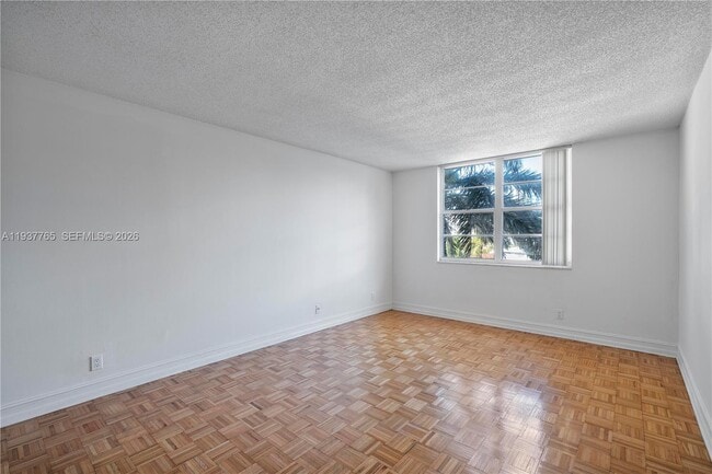 Building Photo - 6770 Indian Creek Dr