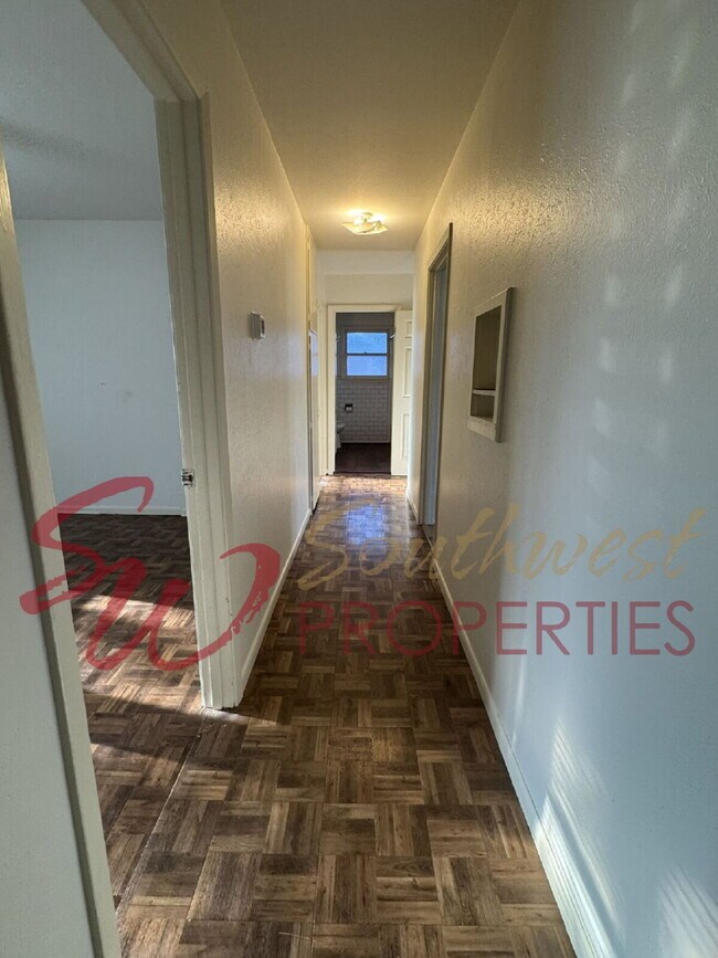 Building Photo - 4 bedroom 2 bath, great neighborhood! One block from TSU football field.