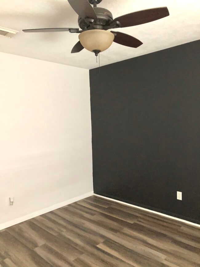 Building Photo - 11511 Kirkvalley Dr