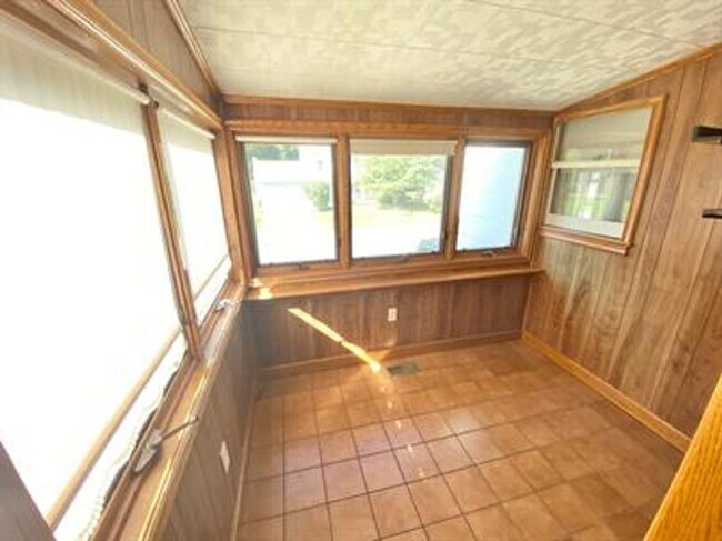 Building Photo - 5 Bedroom Home in Essex Junction!