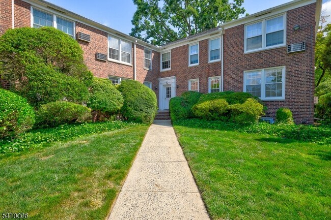 Building Photo - 101 Gates Ave