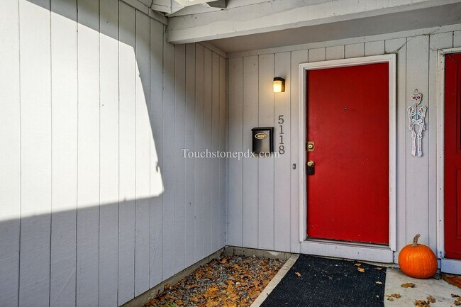 Building Photo - **$500 OFF SECOND MONTH RENT!**Bright Home with Stunning Mountain Skyline Setting!