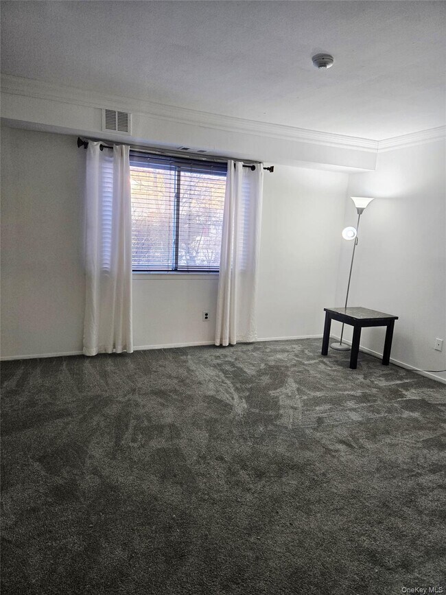 Building Photo - 199 Pointe Cir N