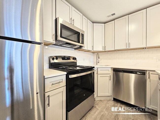 Building Photo - 2 bedroom in CHICAGO IL 60610