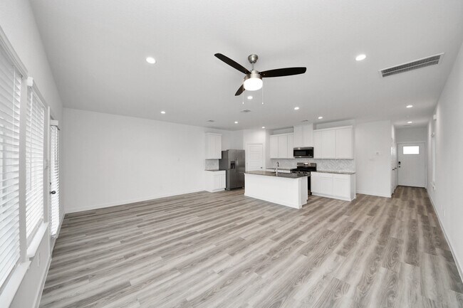 Building Photo - 10327 Sylvan Wds Trl
