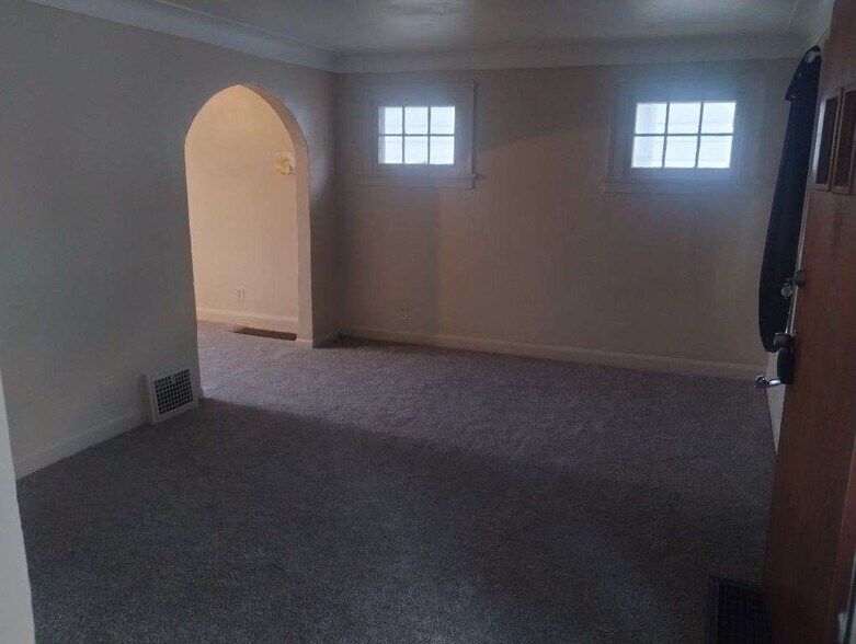 Building Photo - 1934 Brame Pl