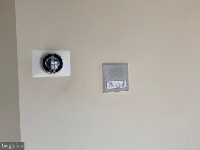 Building Photo - 43075 Thoroughfare Gap Terrace