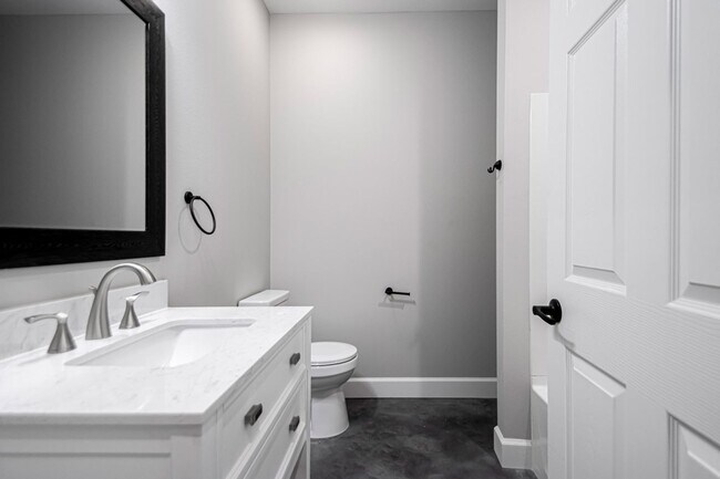 Building Photo - 1621 Wilson Rd