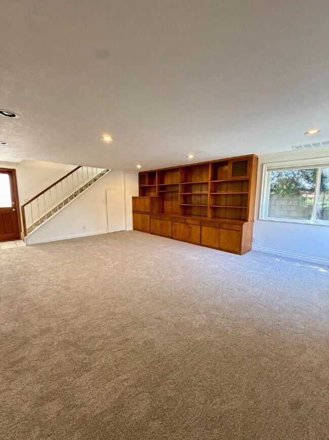 Building Photo - "Spacious 4-Bedroom Gem with 3 Full Baths in Cypress!"