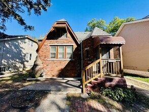 Building Photo - SECTION 8 ONLY For Lease 3 bed 1 bath