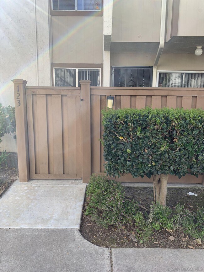 Building Photo - 3549 Castle Glen Dr