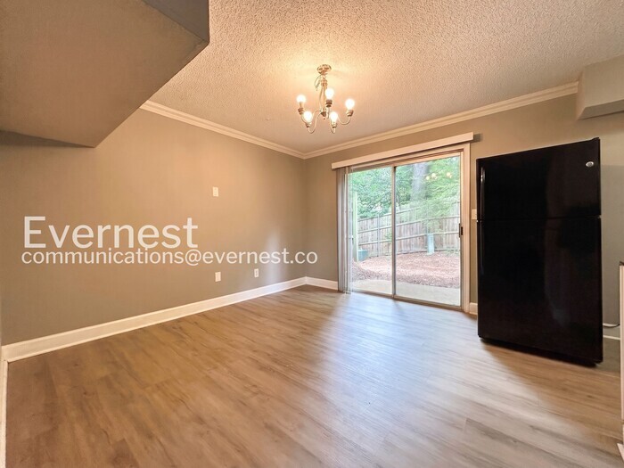 Building Photo - 396 Promenade Ct