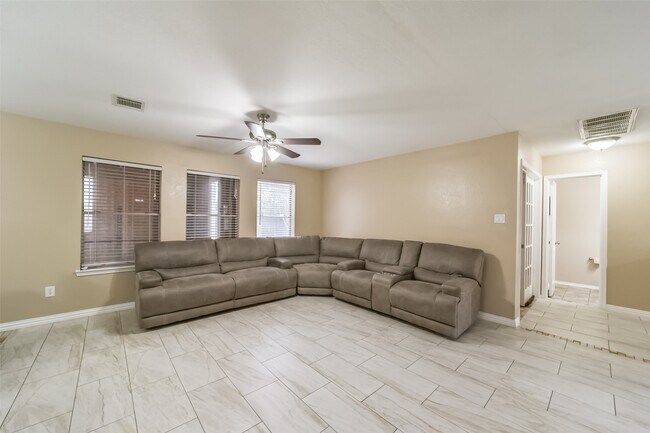 Building Photo - 3818 Brook Garden Ln