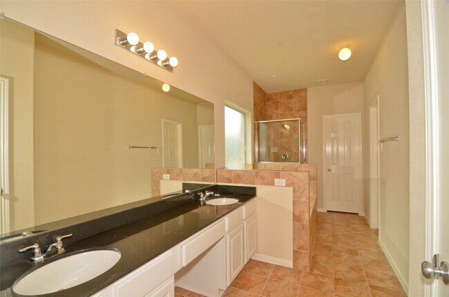 Building Photo - 4042 Tuscan Shores Dr