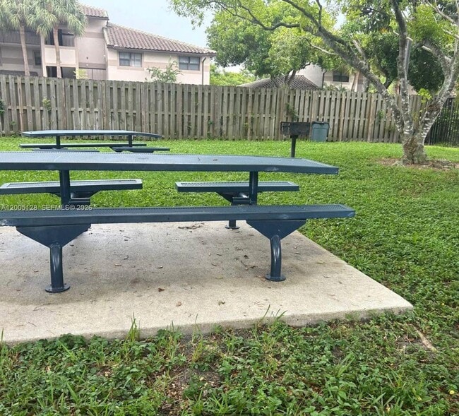 Building Photo - 9926 Nob Hill Ct