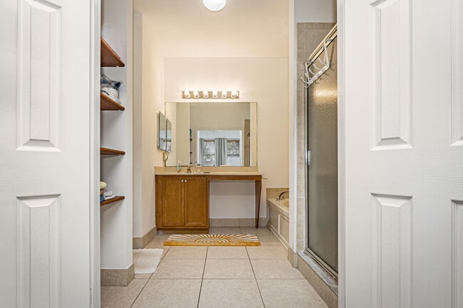 Building Photo - 3021 Grandiflora Dr