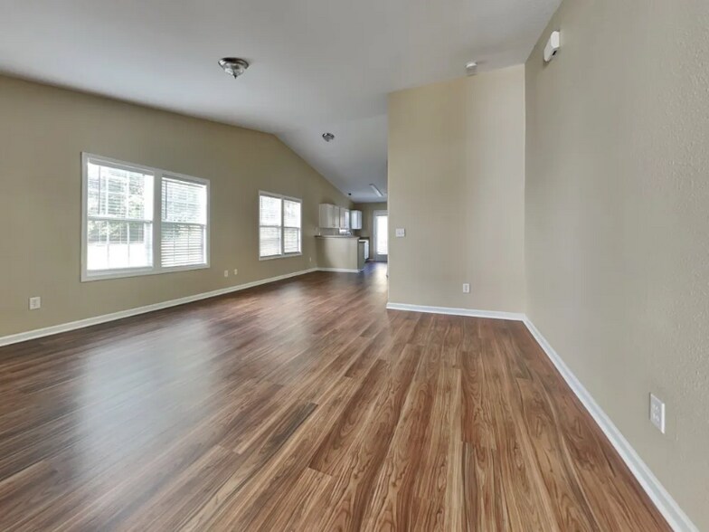 Building Photo - 1741 Beachwood Rd