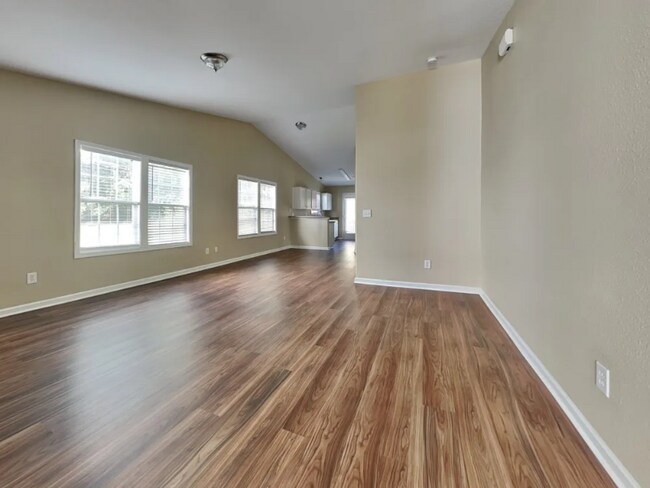 Building Photo - 1741 Beachwood Rd