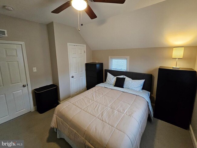 Building Photo - 404 W Wayne Ave