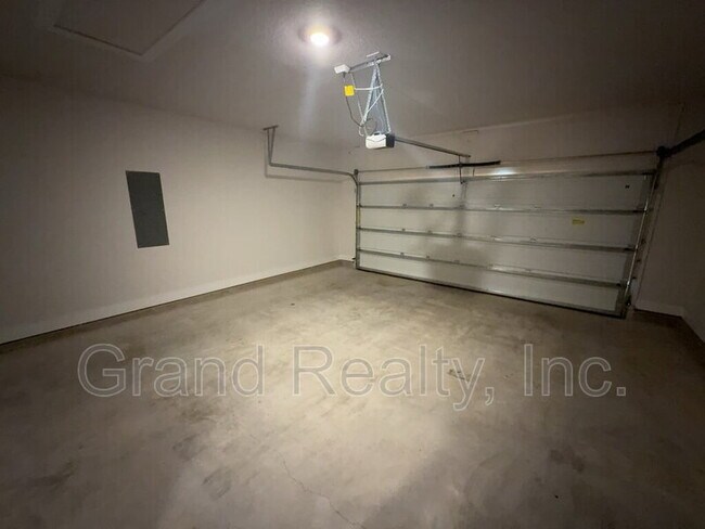 Building Photo - 7016 Whitetail Run Dr