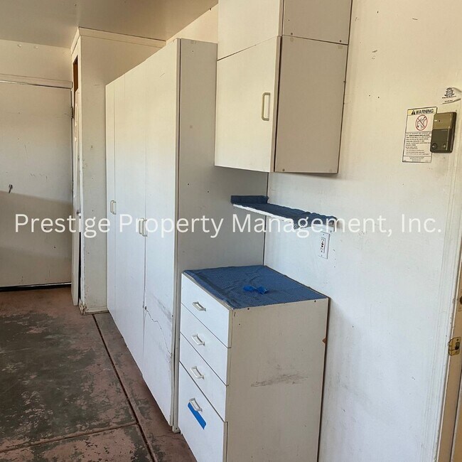 Building Photo - Charming Rita Ranch Home!!!