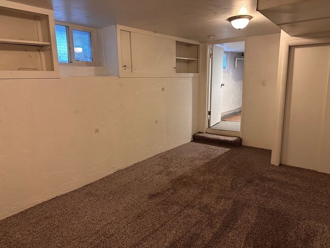 Building Photo - 3 Bedroom Home Across From Trolley Square