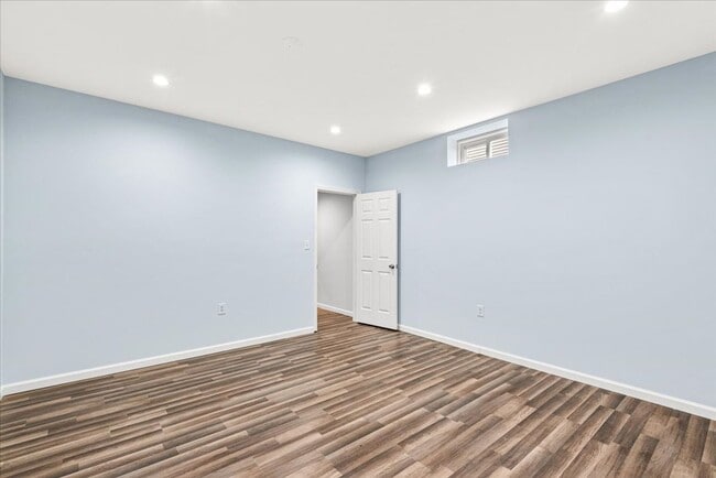 Building Photo - Luxury & Lifestyle with Main Level Living!