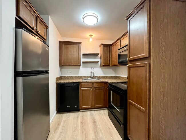 Building Photo - Chesterfield Parkview Condos