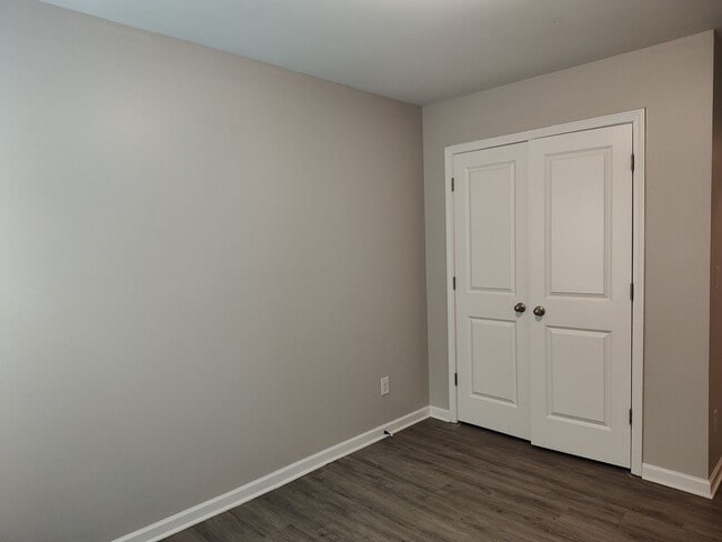 Building Photo - Beautiful Townhome in Berkshire!