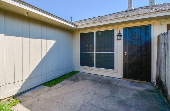 Building Photo - Charming Home for Rent in Southwest Houston !