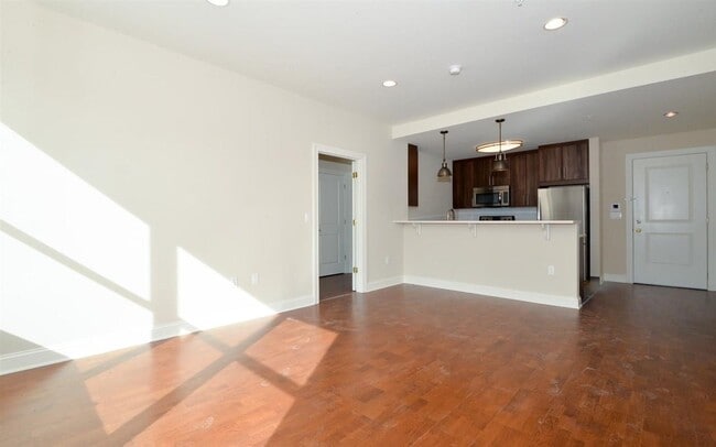 Building Photo - 100 Marshall St