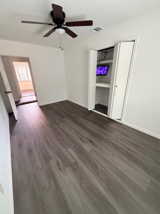 Building Photo - 26415 Hunters Hollow Dr