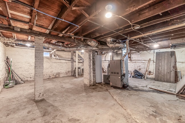 Building Photo - 213 East Ave