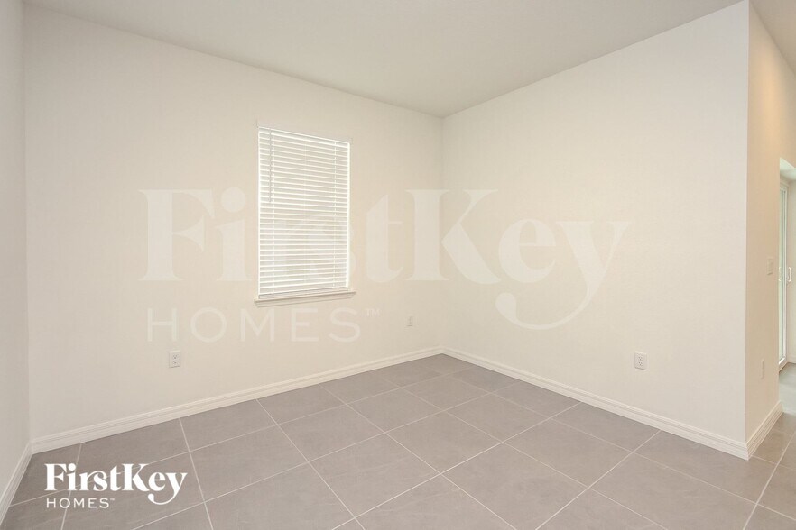 Building Photo - 356 Corbel Ln