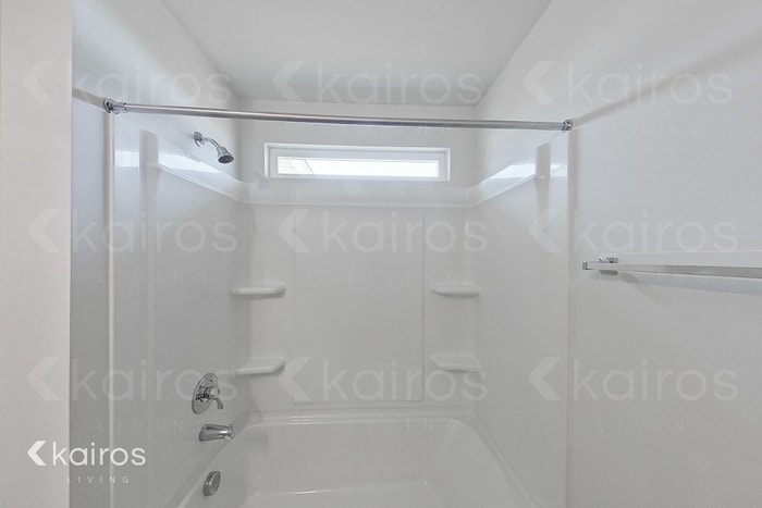 Building Photo - 203 Redwood Ct