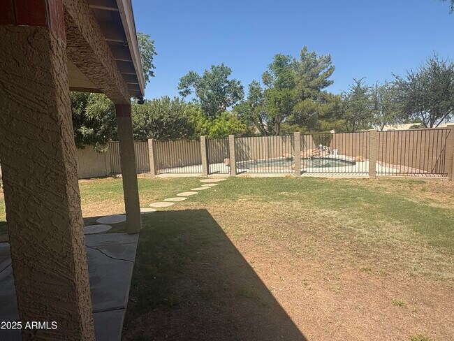 Building Photo - 918 S San Joaquin Ct