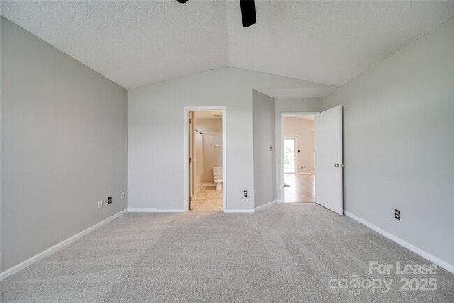 Building Photo - 120 Lantana Dr