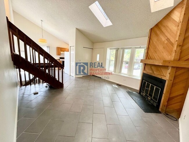 Building Photo - 6825 Overland Dr