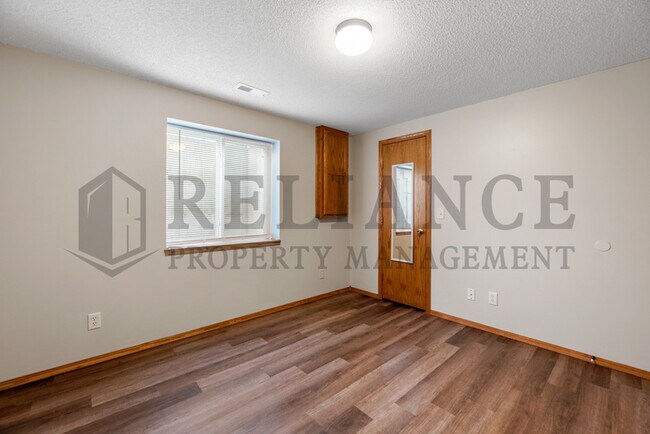 Building Photo - 1349 N Aksarben Ct