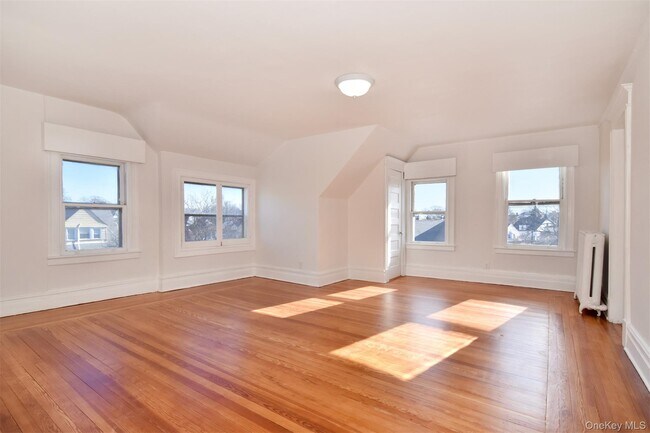 Building Photo - 132 Rich Ave