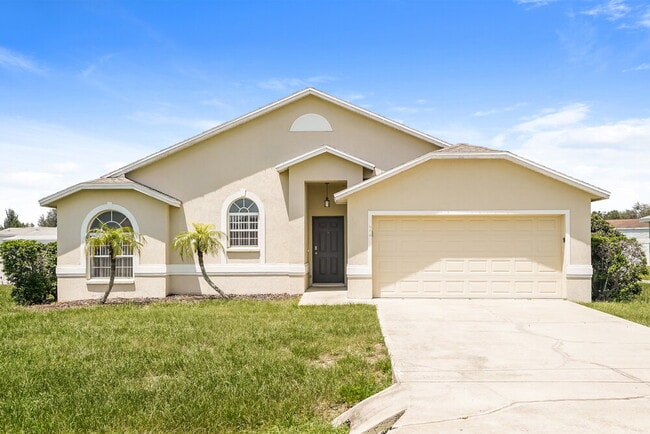 Building Photo - 4944 Palm View Dr N