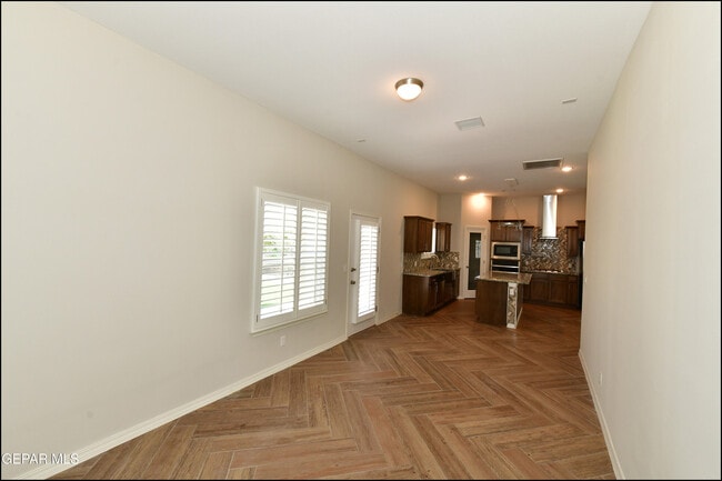 Building Photo - 6933 Copper Town Dr