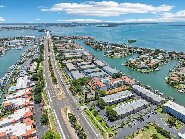 Building Photo - 637 Pinellas Bayway