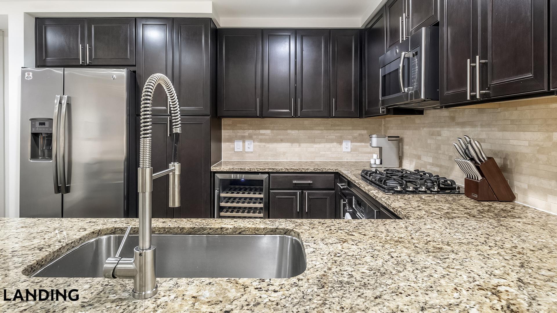 Building Photo - 777 Preston St