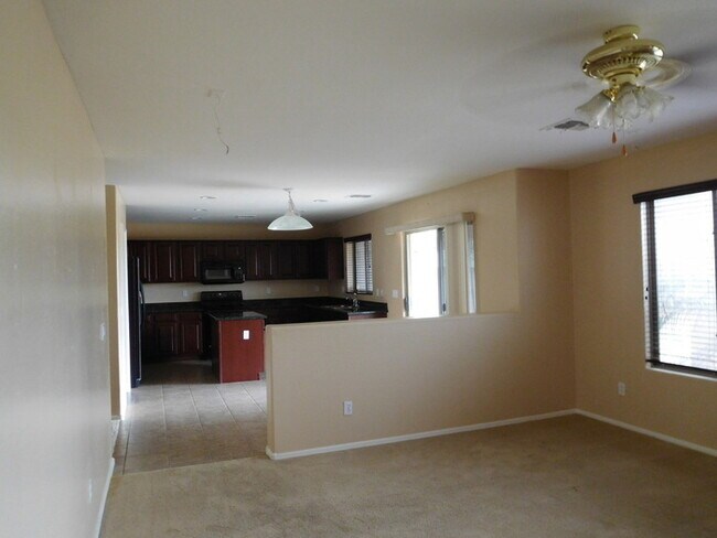 Building Photo - Huge 2700 SFT, Golf-view Community in Villages at Queen Creek!