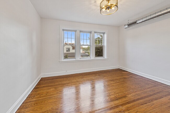 Building Photo - 3501 N Albany Ave